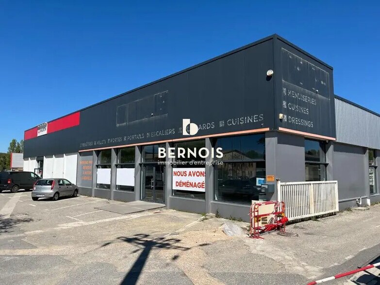 Office in Brignoles for lease - Building Photo - Image 2 of 8