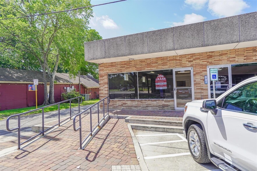 5613 3rd St, Katy, TX for lease - Building Photo - Image 1 of 9