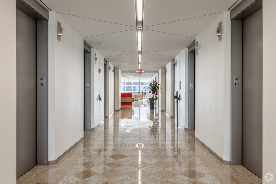155 N Wacker Dr, Chicago, IL for lease - Interior Photo - Image 3 of 22
