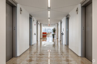 155 N Wacker Dr, Chicago, IL à louer Photo intérieure- Image 2 de 13