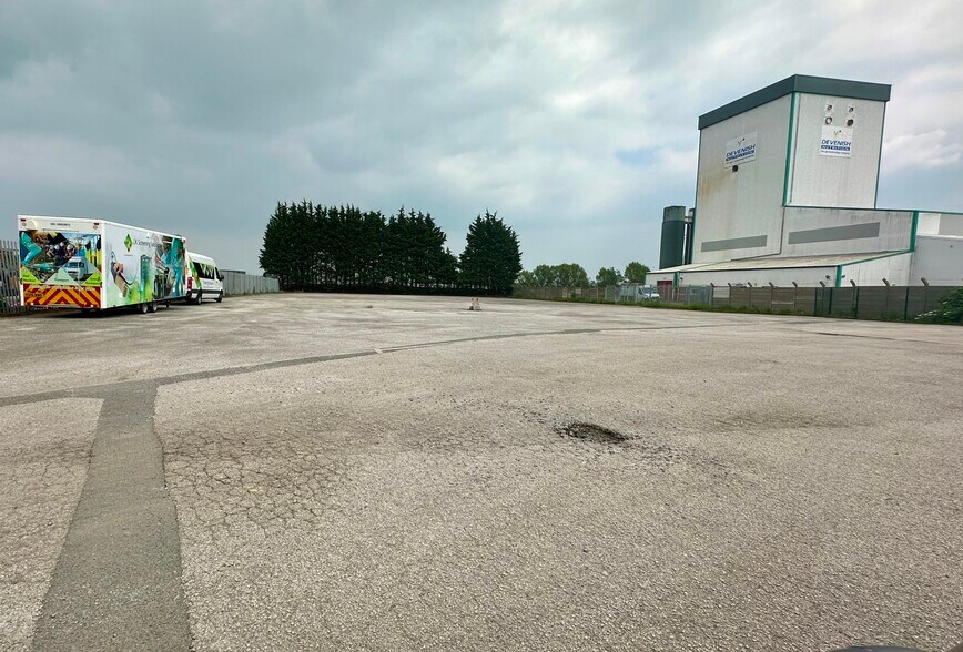 Earle Rd, Widnes à louer - Photo du bâtiment - Image 2 de 5
