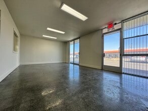 1725 Monrovia Ave, Costa Mesa, CA à louer Photo intérieure- Image 1 de 4