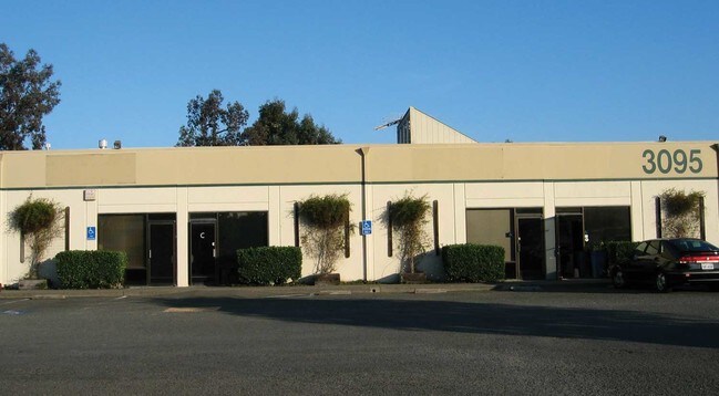 Plus de détails pour 3095 Kerner Blvd, San Rafael, CA - Industriel à louer