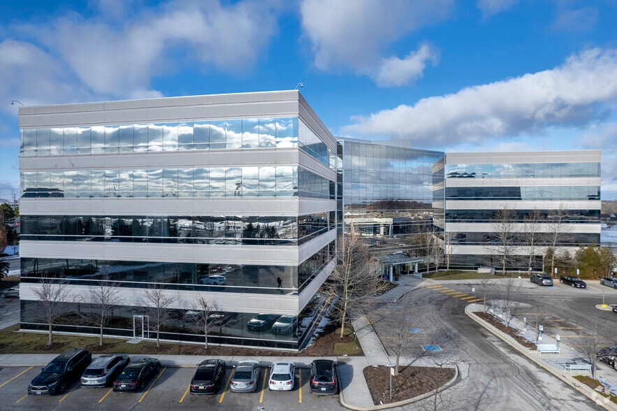 6985 Financial Dr, Mississauga, ON à louer - Photo du bâtiment - Image 3 de 8