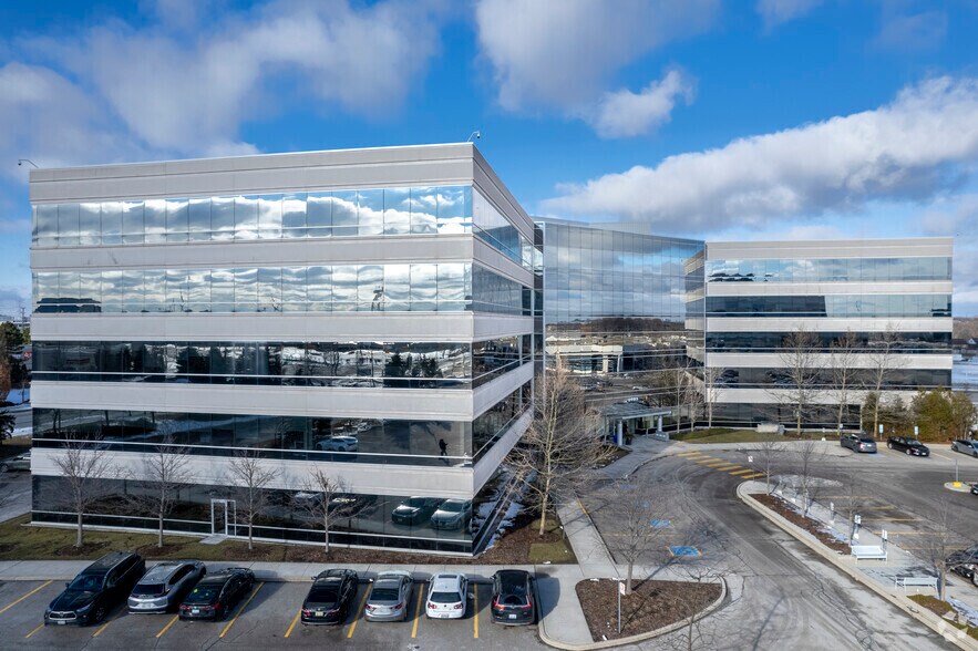 6985 Financial Dr, Mississauga, ON à louer - Photo du bâtiment - Image 3 de 8