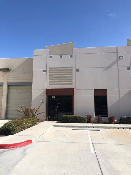 42225 Remington Ave, Temecula, CA à louer - Photo du bâtiment - Image 3 de 3