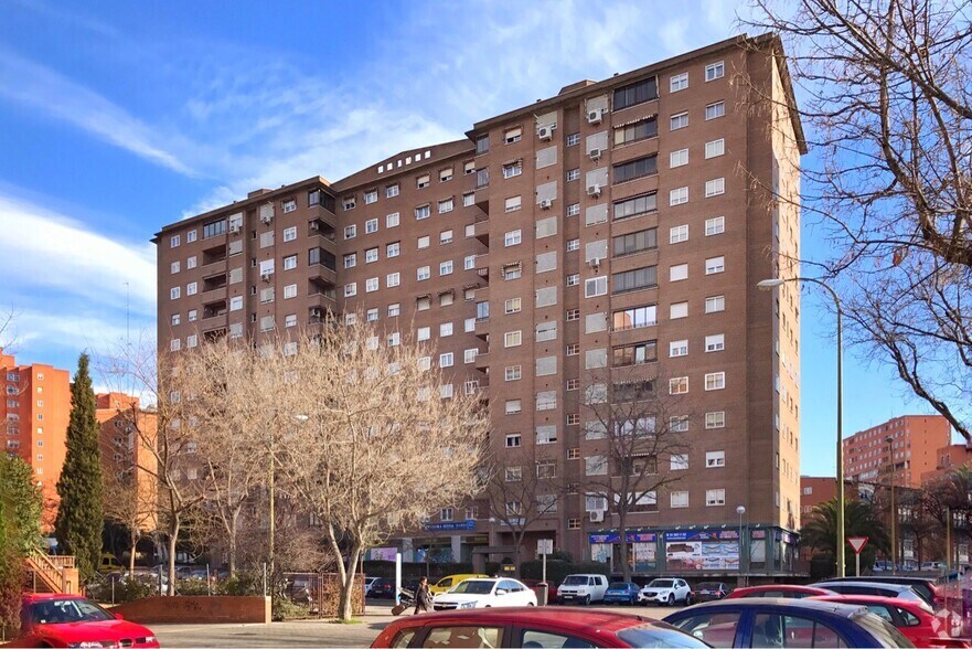 Calle de Villalobos, 135, Madrid, Madrid for sale - Primary Photo - Image 1 of 2