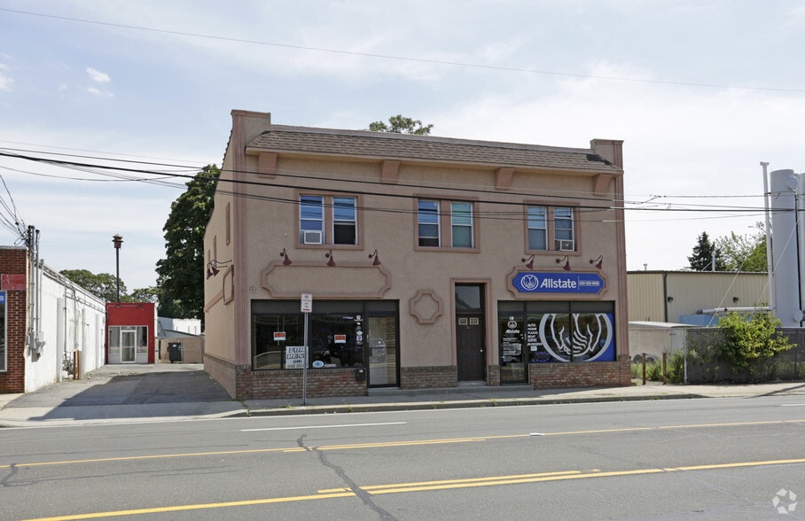 51-53 W Montauk Hwy, Lindenhurst, NY for sale - Building Photo - Image 2 of 21