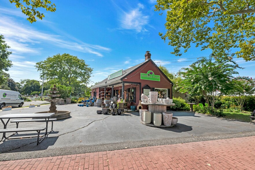 95 Love Ln, Mattituck, NY for sale - Building Photo - Image 1 of 18