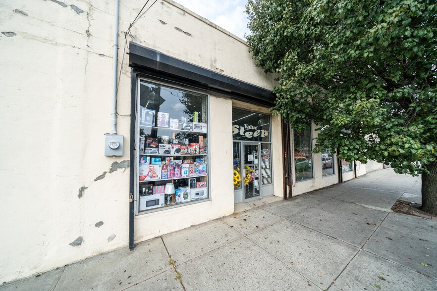 1 Ocean Ave, Jersey City, NJ à louer - Photo du bâtiment - Image 2 de 28