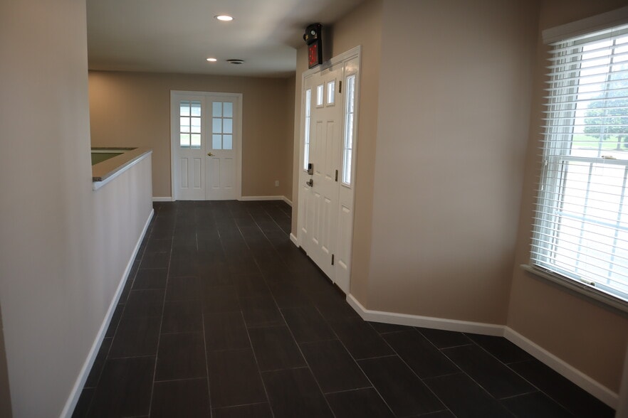 4101 E 3rd St, Bloomington, IN for lease - Interior Photo - Image 3 of 10