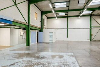 Flex dans Saint-Thibault-des-Vignes à louer Photo intérieure- Image 1 de 10