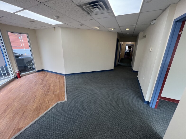 410 Bergen Blvd, Palisades Park, NJ for lease - Building Photo - Image 2 of 17