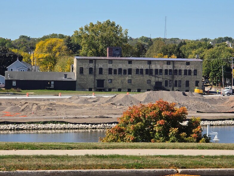 1223 New York Ave, Sheboygan, WI à vendre - Photo du bâtiment - Image 3 de 43