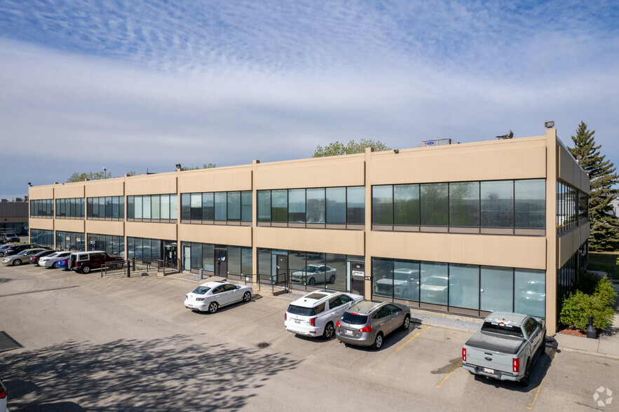 720 28th St NE, Calgary, AB for lease - Building Photo - Image 2 of 5