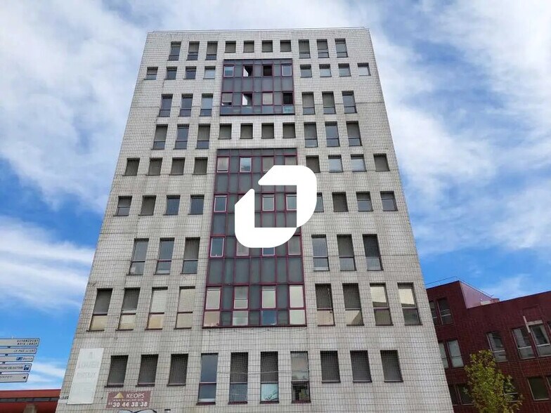 Bureau dans Montigny-le-Bretonneux à louer - Photo du bâtiment - Image 3 de 12