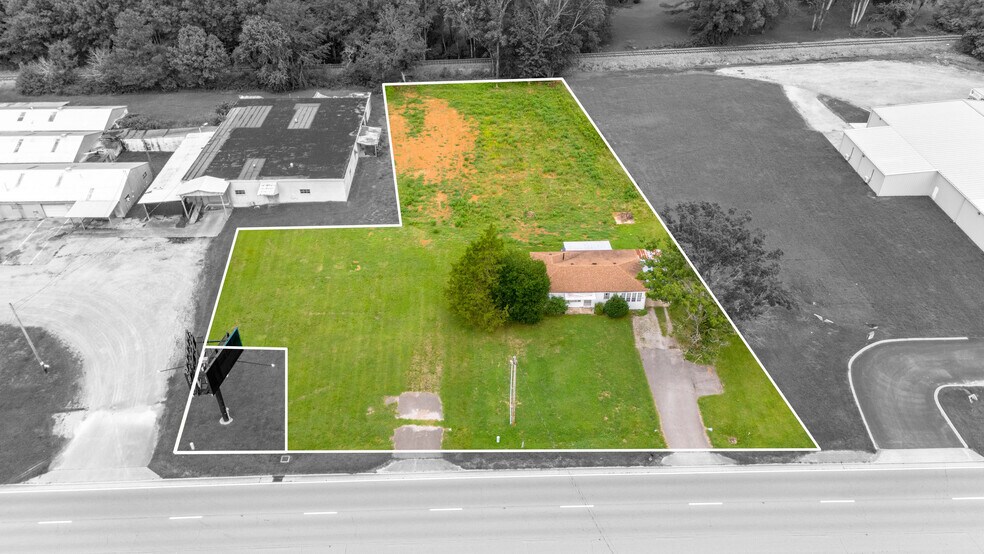 309 N Military St, Loretto, TN à vendre - Photo du bâtiment - Image 1 de 13