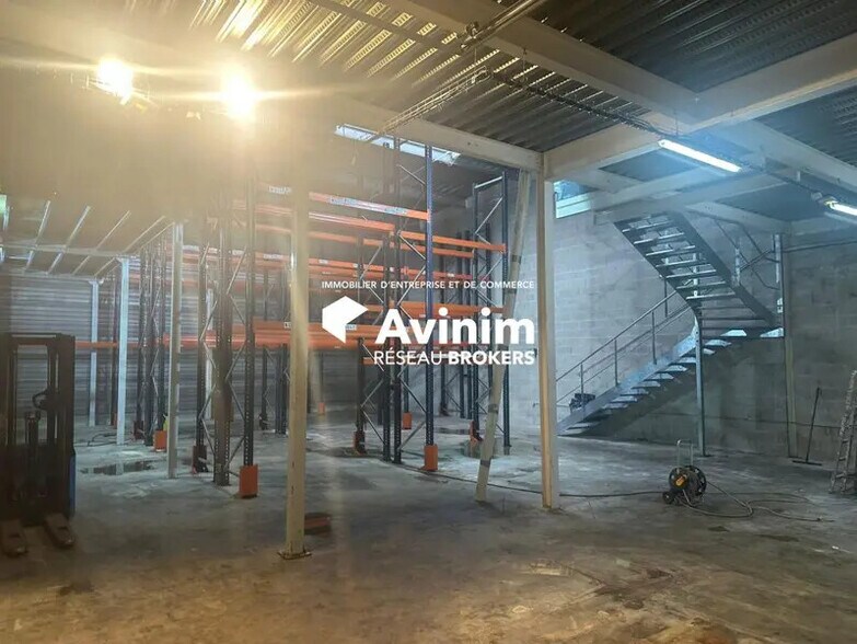 Industrial in SAINT-OUEN-L'AUMONE for lease - Interior Photo - Image 2 of 4