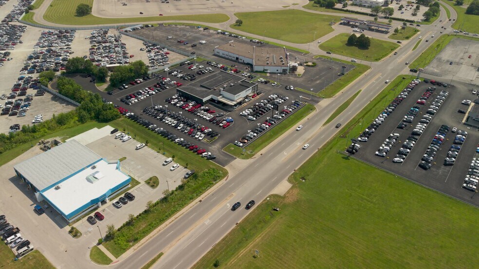 5309 W Pike Plaza Rd, Indianapolis, IN à vendre - Vidéo sur l’inscription commerciale - Image 2 de 6