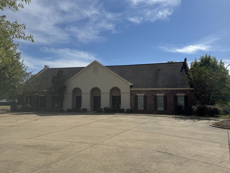 307 Highland Park Cove, Ridgeland, MS for lease - Building Photo - Image 1 of 2