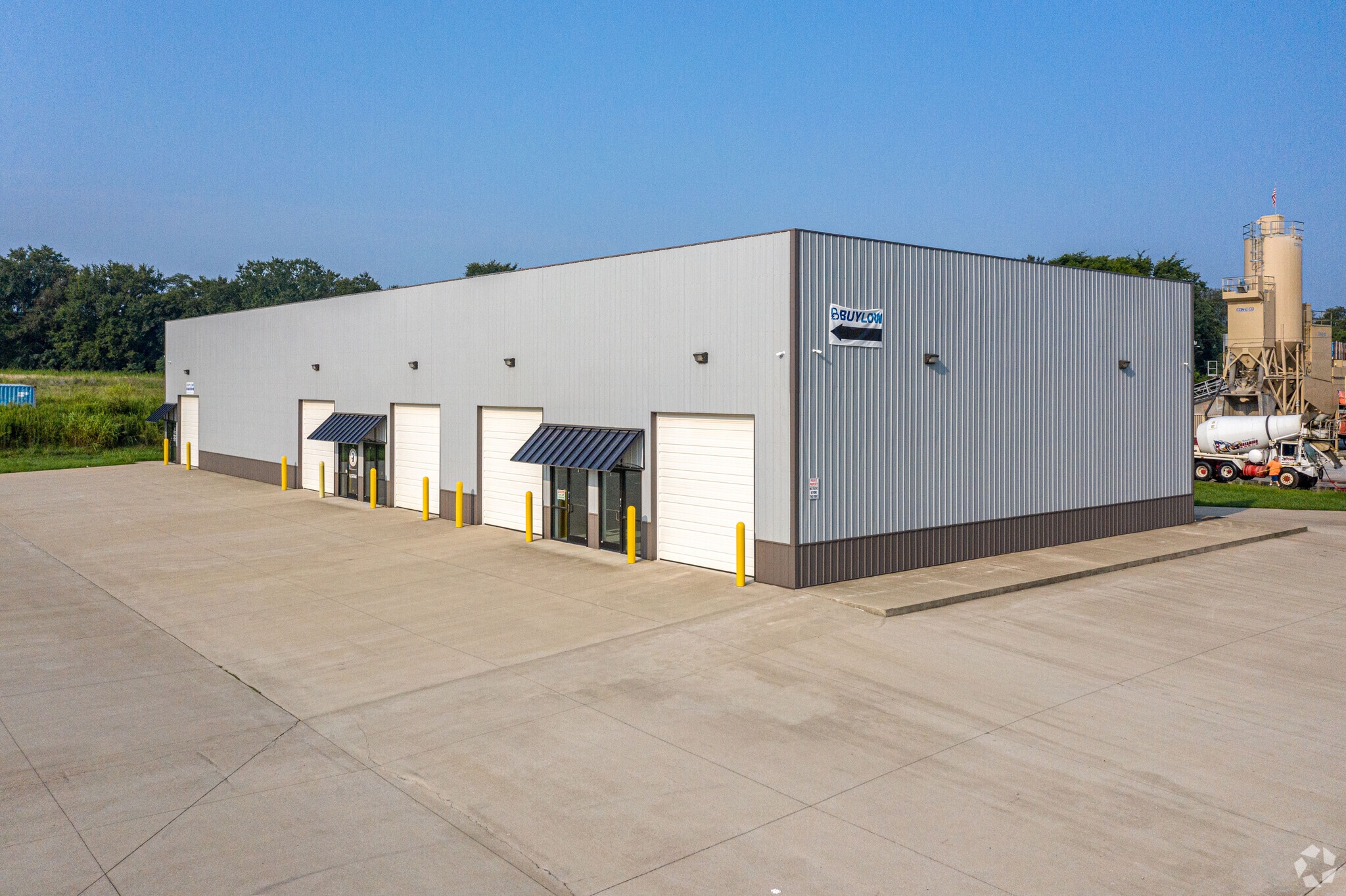 1050 International Blvd, Clarksville, TN for lease Primary Photo- Image 1 of 8