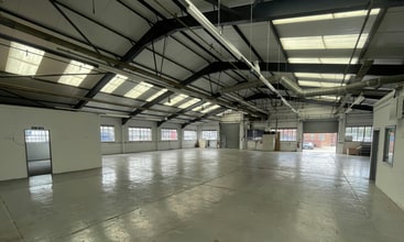 203 Torrington Ave, Coventry à louer Photo intérieure- Image 2 de 2