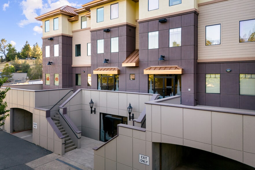 900 E Main St, Grass Valley, CA for lease - Building Photo - Image 3 of 14