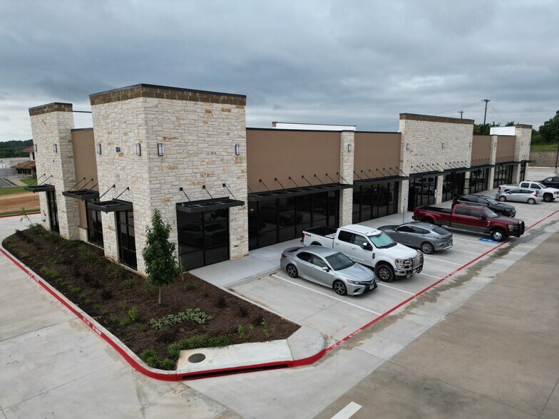 1800 Santa Fe Dr, Weatherford, TX à louer - Photo du bâtiment - Image 1 de 7