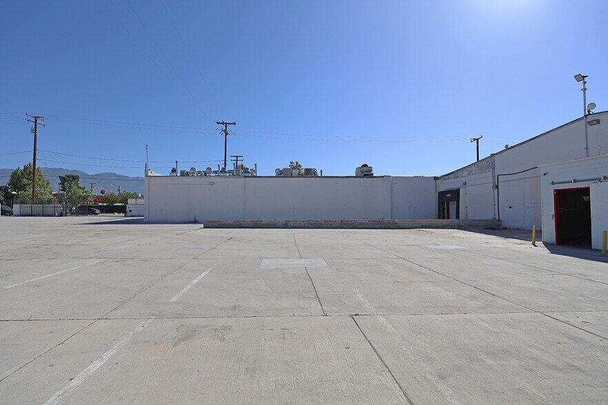 1530 1st St, San Fernando, CA à louer - Photo du bâtiment - Image 3 de 18