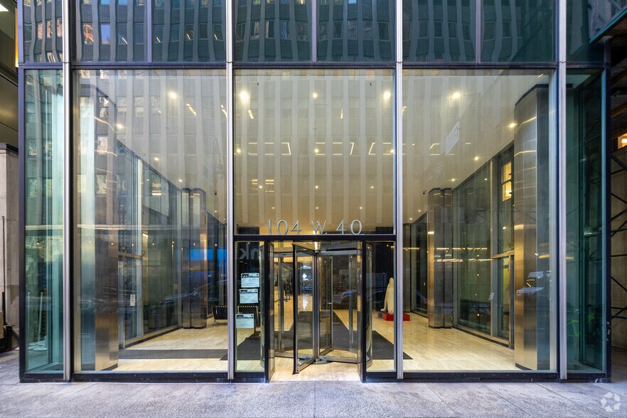 104 W 40th St, New York, NY à louer - Photo du bâtiment - Image 2 de 4