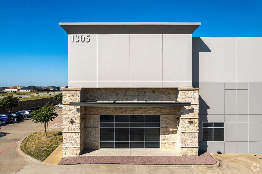 1305 N Watters Rd, Allen, TX à louer - Photo du bâtiment - Image 3 de 16