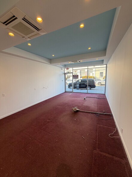 10-12 W Carver St, Huntington, NY à louer - Photo du bâtiment - Image 3 de 4