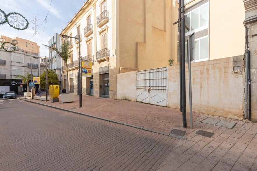 Plaza Javier de Burgos, 4, Motril, Granada à vendre - Photo du bâtiment - Image 2 de 19