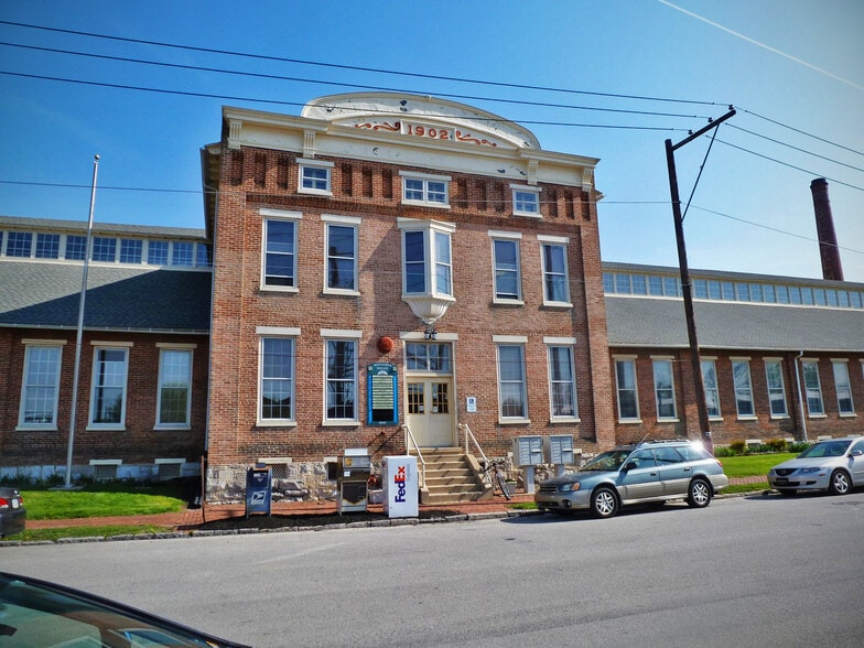 401 E Louther St, Carlisle, PA for lease - Building Photo - Image 3 of 8