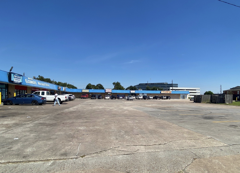 8104 W Tidwell Rd, Houston, TX for lease - Primary Photo - Image 1 of 2