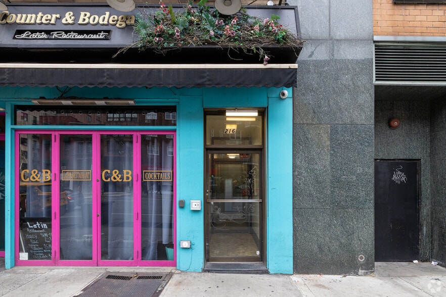 214-216 Seventh Ave, New York, NY for lease - Building Photo - Image 2 of 4