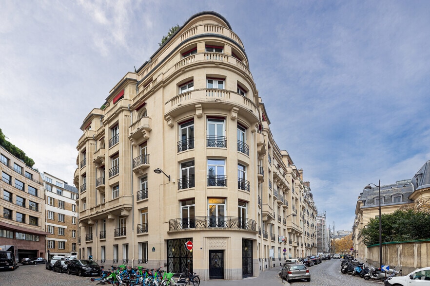 2 B Rue Lord Byron, Paris for sale - Building Photo - Image 2 of 5