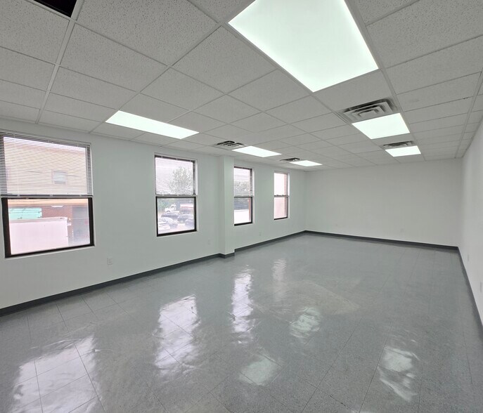 17717 150th Ave, Jamaica, NY à louer - Photo du bâtiment - Image 2 de 9