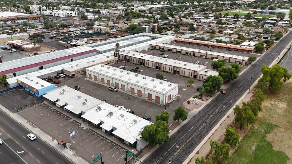 6801-6857 N 21st Ave, Phoenix, AZ à louer - Photo du bâtiment - Image 2 de 3