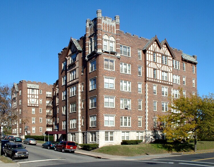 555 E 27th St, Paterson, NJ à vendre - Photo du bâtiment - Image 2 de 9