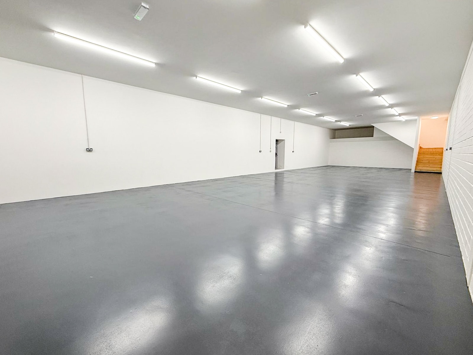 West Rd, London for lease Primary Photo- Image 1 of 12