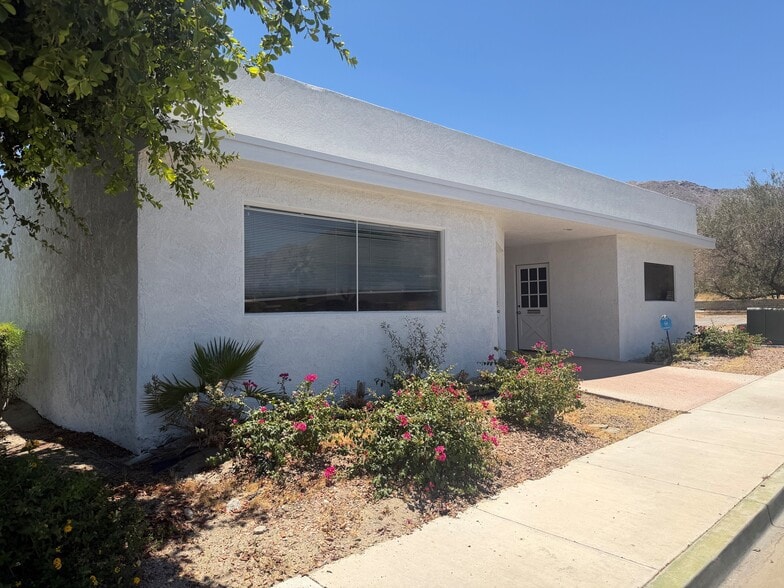 42462-42414 Rancho Mirage Lane portfolio of 2 properties for sale on LoopNet.ca - Building Photo - Image 3 of 5