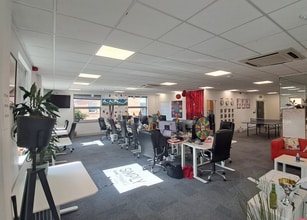 Molly Millars Ln, Wokingham à louer Photo intérieure- Image 2 de 3