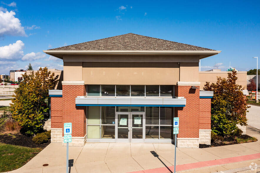 85 Yorktown Shopping Ctr, Lombard, IL for lease - Building Photo - Image 3 of 7