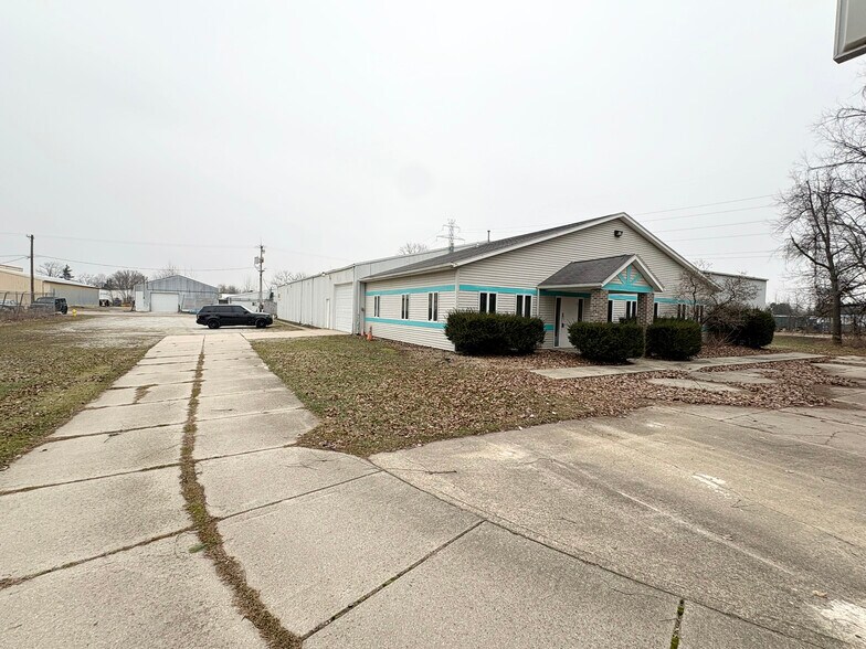 500 Commerce Dr, Lakeville, IN à louer - Photo du bâtiment - Image 2 de 18