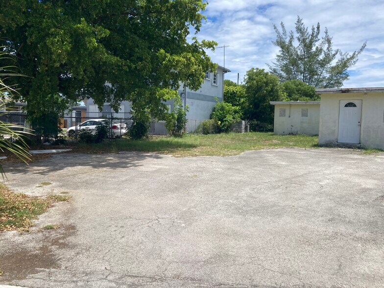 229 SW 10th St, Deerfield Beach, FL for sale - Building Photo - Image 2 of 5