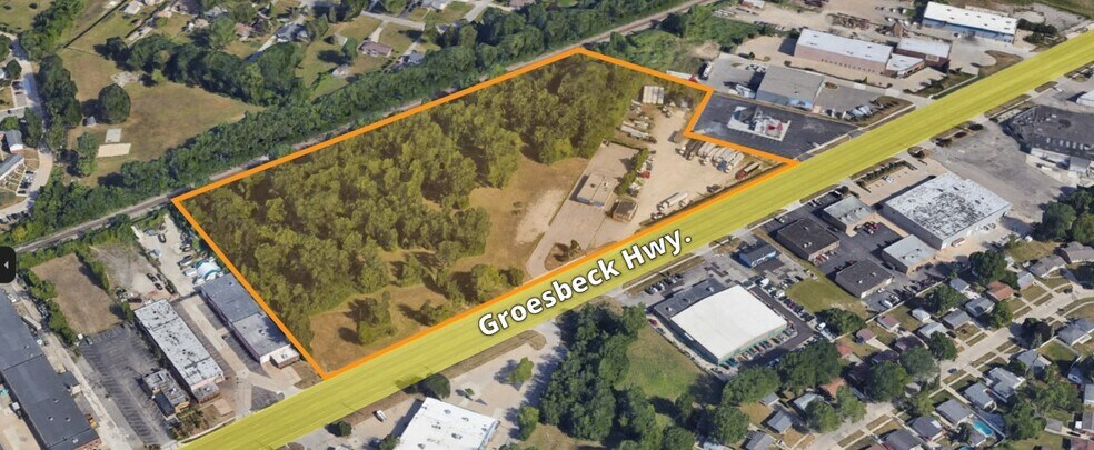 35765 Groesbeck Hwy, Clinton Township, MI à vendre - Photo du bâtiment - Image 1 de 2