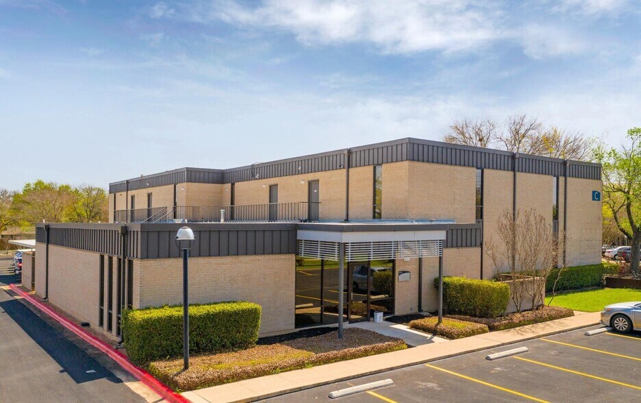 11623 Angus Rd, Austin, TX à louer - Photo du bâtiment - Image 3 de 6