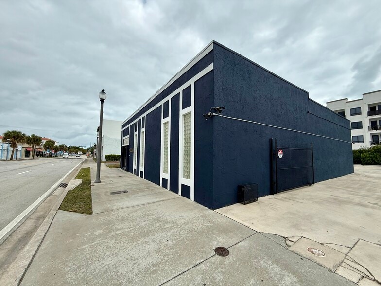 2300 N Dixie Hwy, West Palm Beach, FL à louer - Photo du bâtiment - Image 2 de 6