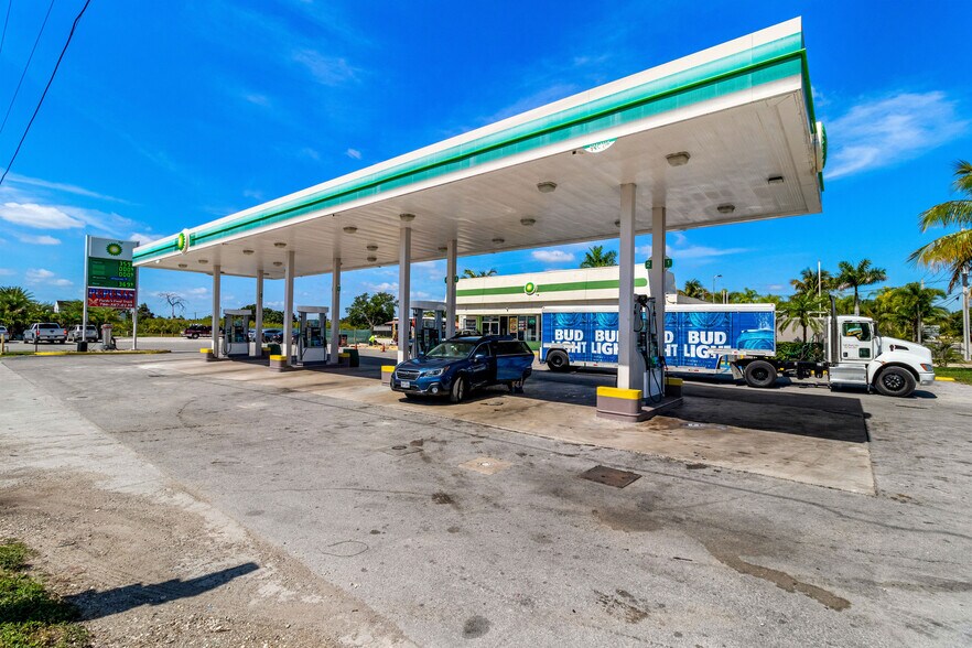 27200 SW 177th Ave, Homestead, FL à vendre - Photo du bâtiment - Image 3 de 11